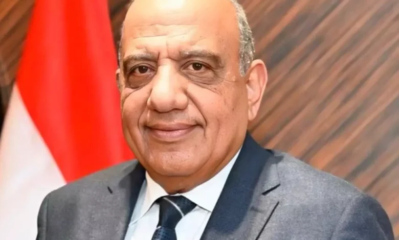 وزير-الكهرباء-يستعرض-تقارير-أداء-مراكز-خدمة-العملاء-خلال-ايام-عيد-الفطر-المبارك