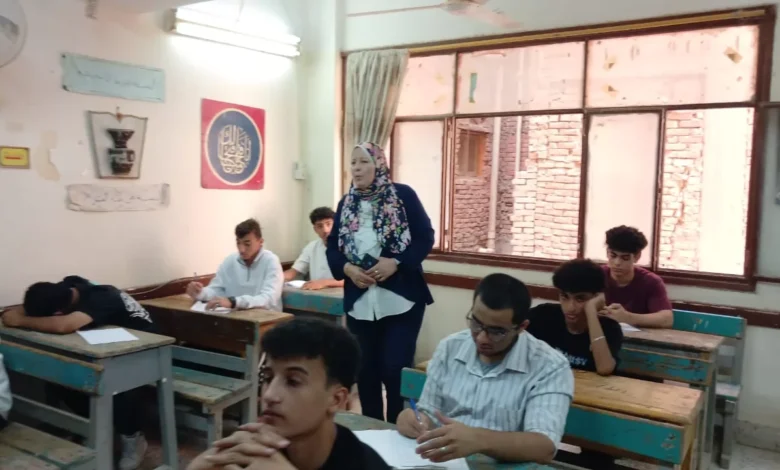 وكيل-وزارة-تعليم-بني-سويف -تطمئن-على-انتظام-سير-أعمال-امتحانات-الفصل -الثاني-لسنوات-وصفوف-النقل.