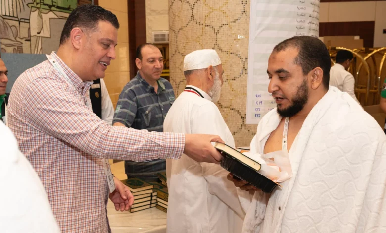 رئيس-بعثة-حج-الجمعيات-الأهلية-يتابع-عمليات -تفويج-الحجاج-من-المدينة-المنورة-إلى-مكة-المكرمة