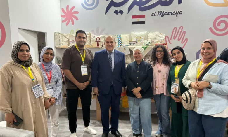 خلال-زيارته-جناح-قومى-المرأة-السفير-المصرى-مشيدا-بجودة-منتجات-السيدات-–-ضمن-الدورة-العاشرة-للمعرض-الدولي-للنسيج-والموضة-والآلات-بالمغرب