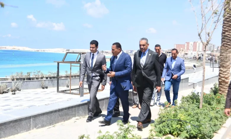 “شعيب”-يتفقد-اعمال-تطوير-وتجميل-كورنيش-مرسي-مطروح