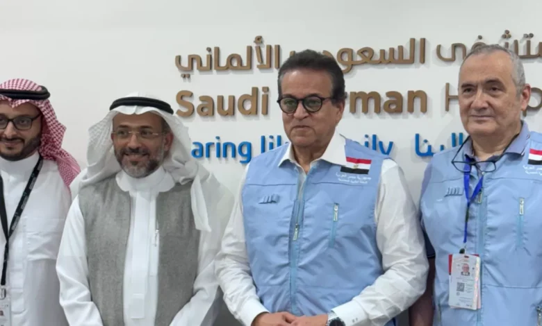 عبدالغفار-مع-رئيس-بعثة-الحج-الطبية-فور-وصوله-الأراضي-المقدسة.-تفقد-الحالة-الصحية-للحجاج-المصريين-في-مستشفيات-المدينة-المنورة-وعيادات-بعثة-الحج-الطبية