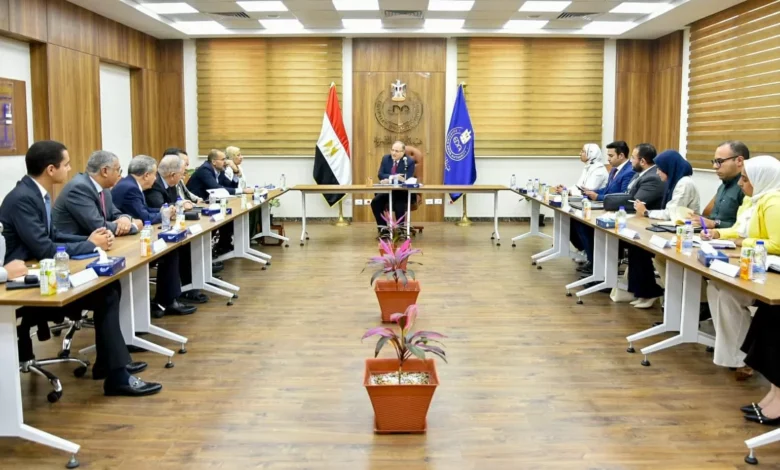 رئيس-هيئة-الدواء-المصرية:-مناقشة-آليات-ضبط-السوق-واستدامة-الإمداد-الدوائي-مع-ممثلي-شركات-توزيع-الأدوية