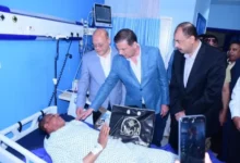 وزير-الزراعة-يزور-مسئول-حماية-الأراضي-المصاب-بمستشفى-سوهاج-الجامعي-و-مكافاه-مالية-فورية-25-الف-جنيه-ومنح-ترقيه-استثنائية