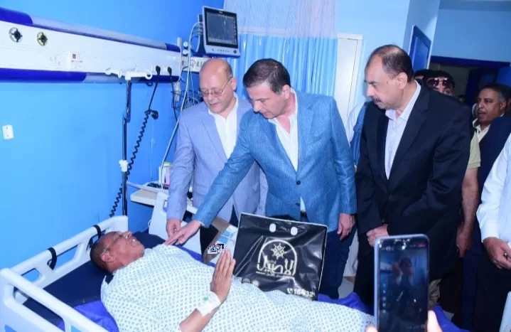 وزير-الزراعة-يزور-مسئول-حماية-الأراضي-المصاب-بمستشفى-سوهاج-الجامعي-و-مكافاه-مالية-فورية-25-الف-جنيه-ومنح-ترقيه-استثنائية