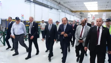 وزير-قطاع-الأعمال-العام-يتفقد-سير-العمل-بمصنع-الأتوبيسات.-ويشهد-تسليم-دفعة-من-مركبات-“نصر-سكاي”-إلى-جامعة-سوهاج-بحضور-رئيس-الجامعة