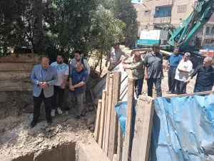 بالصور.-نائب-محافظ-الجيزة-يتفقد-أعمال-إصلاح-هبوط-الصرف-الصحي-بمنطقة-العطور-بمدينة-الحوامدية