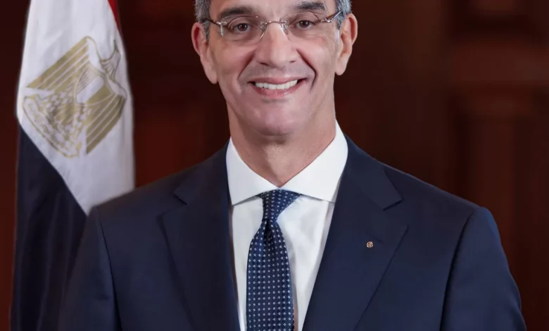 وزير-الاتصالات-المصرى-يغادر-الى-ايطاليا-لبحث-التعاون-فى-مجالات-الاتصالات-وتكنولوجيا-المعلومات