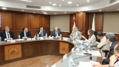 بمشاركة-صندوق-التنمية-الحضرية.-محافظ-الجيزة-يعقد-أولي-اجتماعات-اللجنة-التيسيرية-لتطوير-منطقة-الكيت-كات