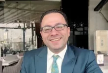 جلسة-“دومينو”.-إطلالة-مبدعة-لمحمد-إبراهيم-بربر