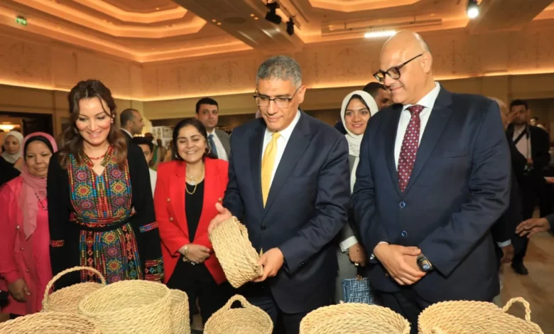بالصور-محافظ-الجيزة-يفتتح-معرض-التراث-والحرف-اليدوية.-بمشاركة-٦٠-عارضاً-من-المحافظات-والسفارات