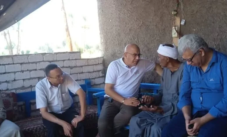 وكيل-صحة-قنا-يزور-مريضًا-في-منزله-ويعتذر-له-رسميًا:-لا-تهاون-مع-من-يسيء-للمريض-وكرامته
