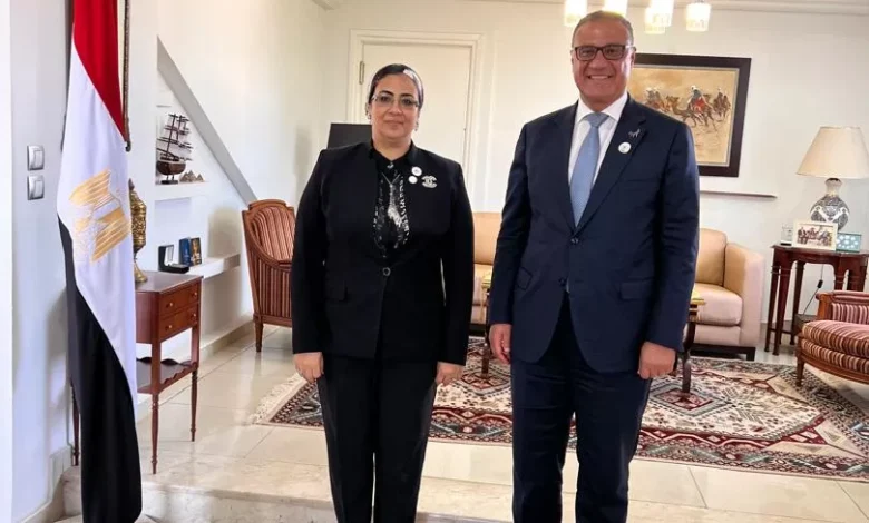 على-هامش-مشاركتها-فى-المنتدى-العربي-من-أجل-المساواة-بالجزائر-:-المستشارة-أمل-عمار-تزور-سفارة-مصر-بالجزائر